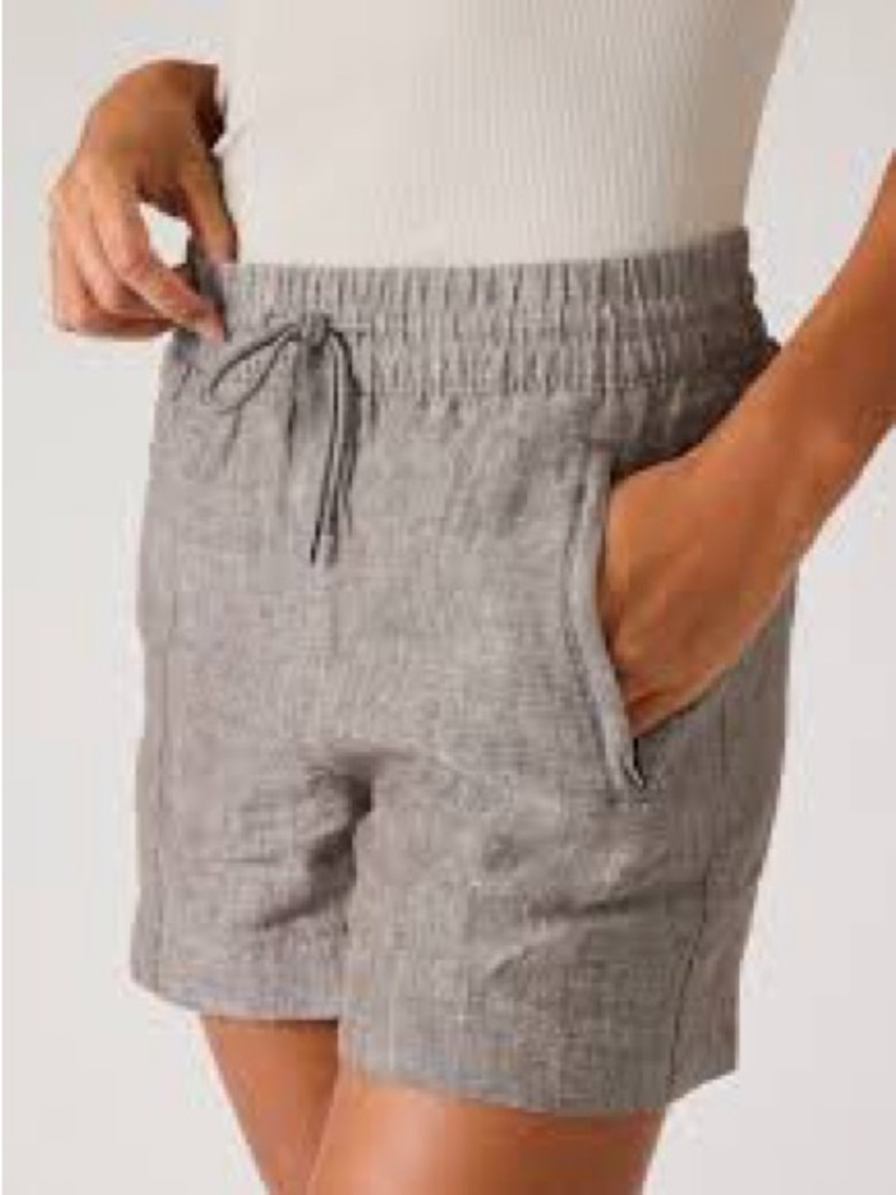 Athleta Retreat Linen Mid Rise 4" Short -L
